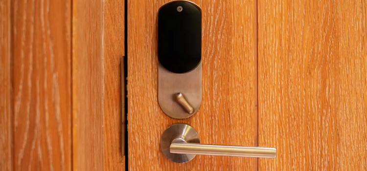 Automatic Locking Door Knob Marina
